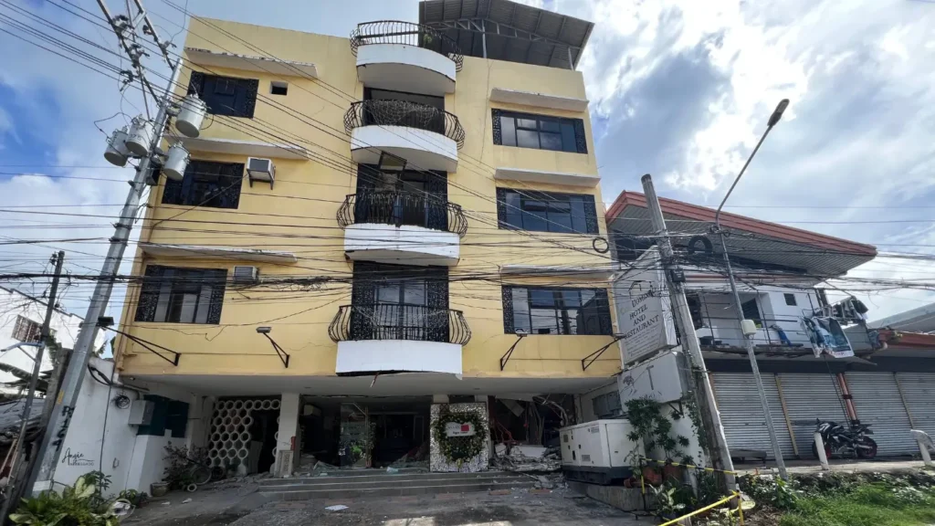 Hotel in bogo badly damaged by earthquake